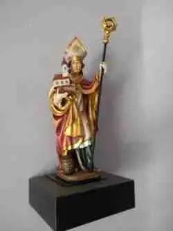 La statue de Saint Willibordus en bois sculpté