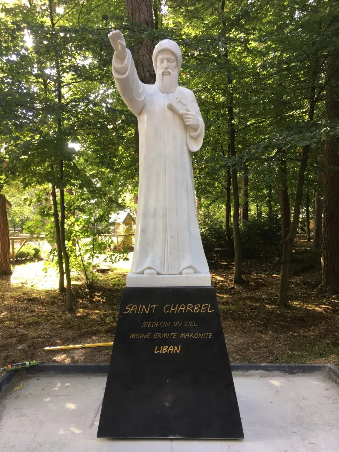 La statue de Saint Charbel érigée au sanctuaire de Banneux