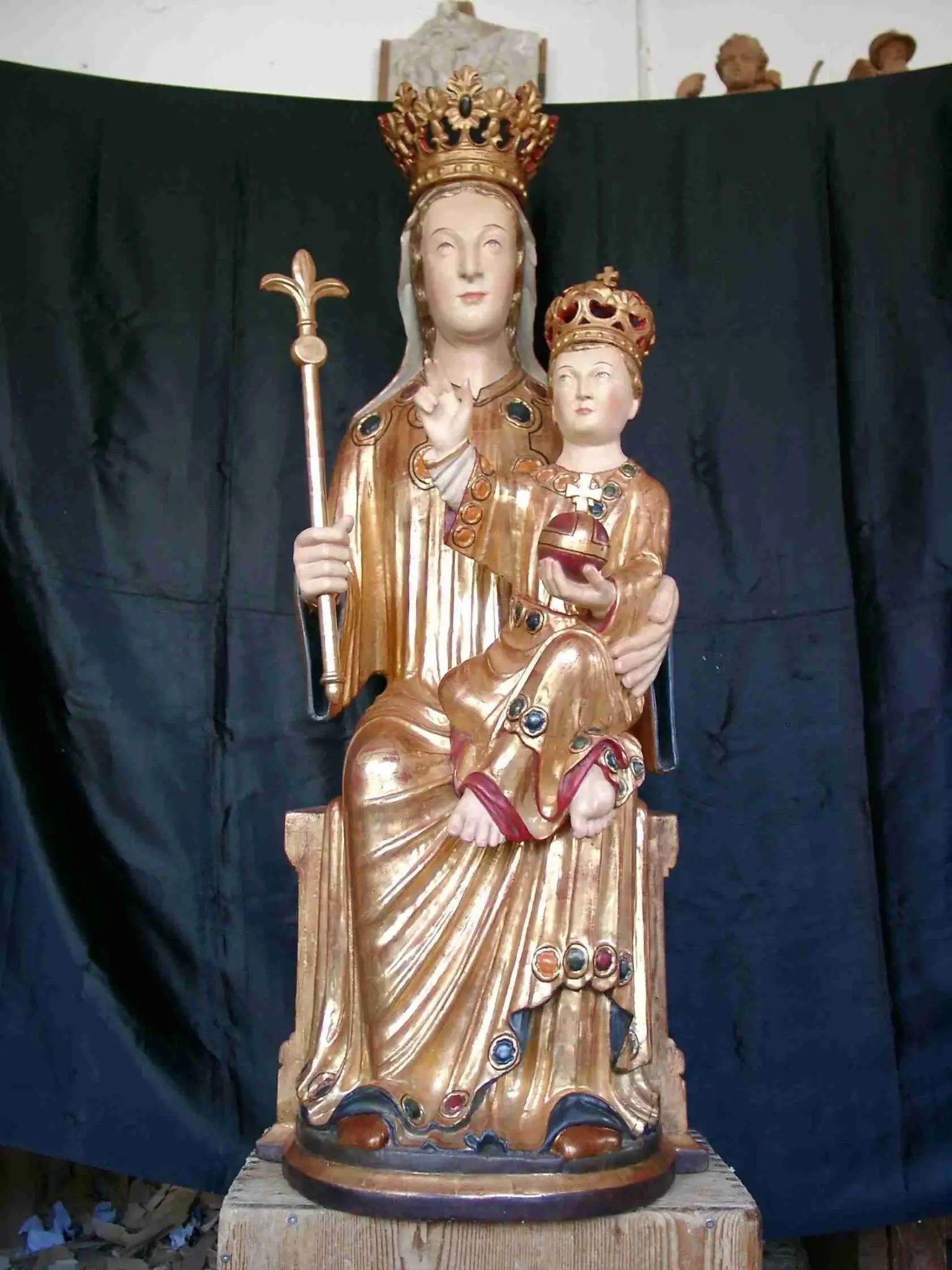 Statue en bois Vierge et enfant “Sedes Sapiens” de l’Abbaye N.D de Leffe