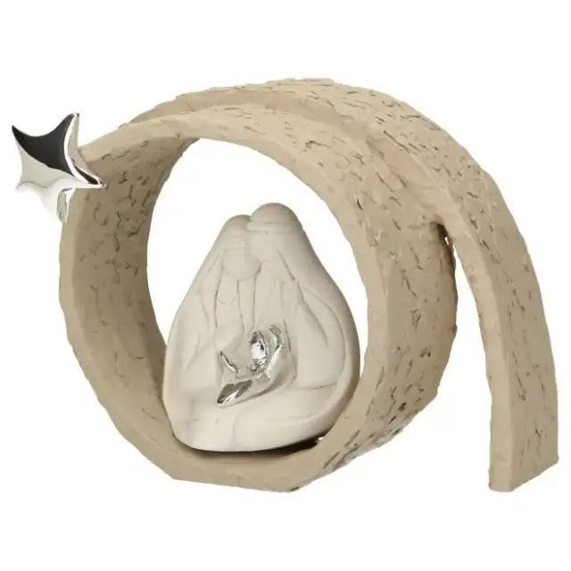 Nativité en résine blanche avec décor arrière beige 15 cm