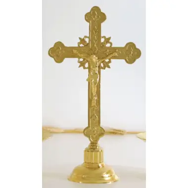 Croix d'autel dorée-Hauteur 28 Cm