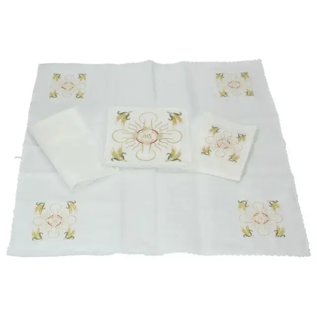 Linge d'autel brodé - 4 pièces