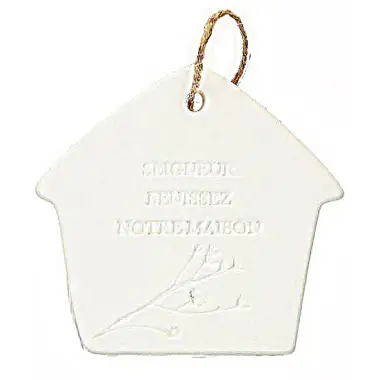 Hanging house in white porcelain with text "Seigneur bénissez notre maison"