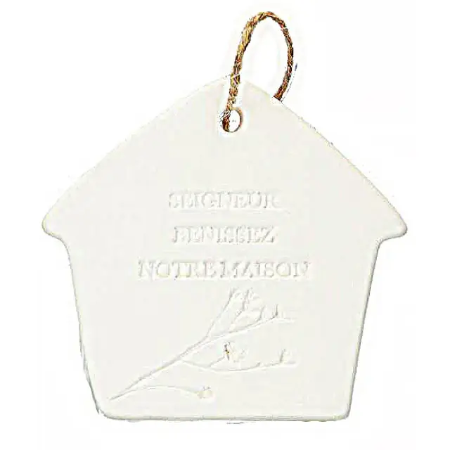 Hanging house in white porcelain with text "Seigneur bénissez notre maison"