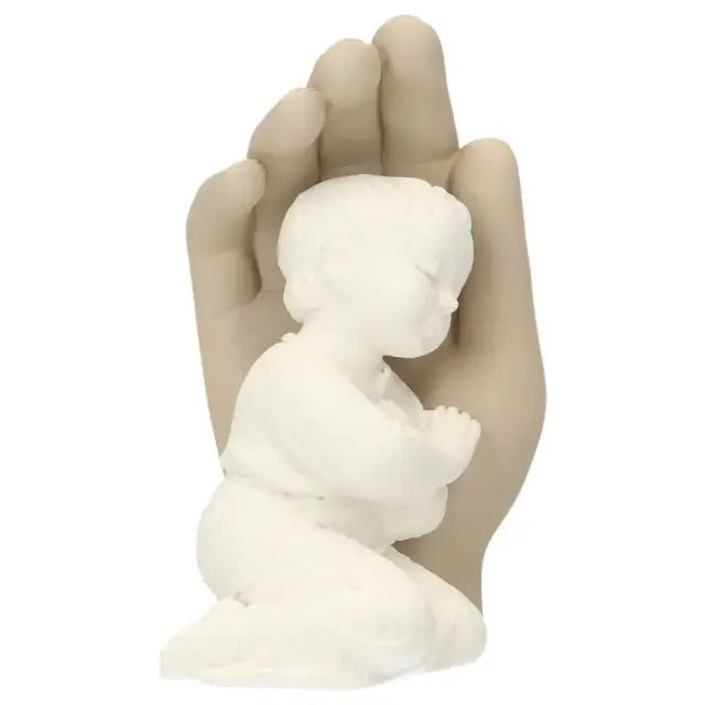 Enfant dans une main couchée 10.5 cm beige