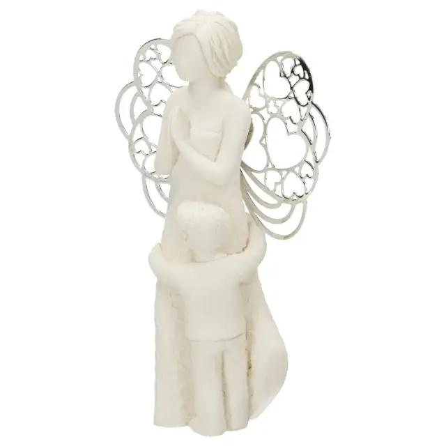 Hars engel met metalen vleugels en jongen 7,5 x 12 cm