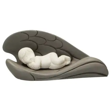 Bébé blanc dormant dans des ailes grises en résine 13 x 6 cm
