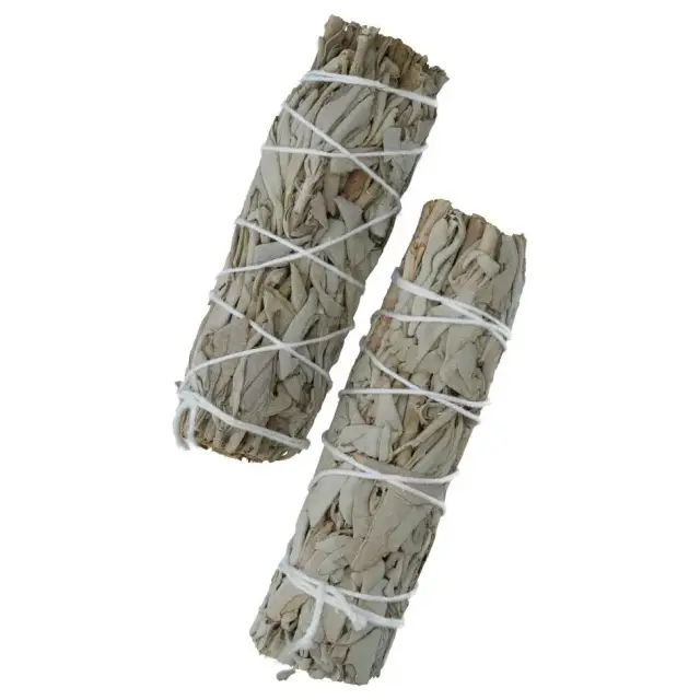 Deux fagots de feuilles de sauge blanche