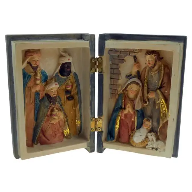Heilige Familie met 3 koningen in boek (18 cm x H13,5 cm)