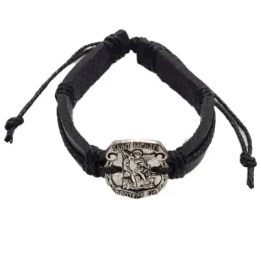 Bracelet en cuir noir avec médaille St Michel