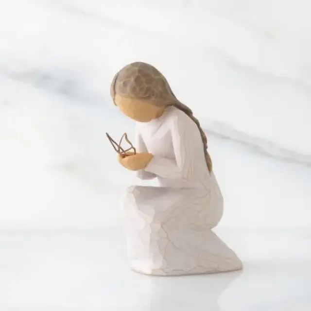 Statuette Willow Tree : Fille Avec Papillon 9.5 cm -Quiet wonder