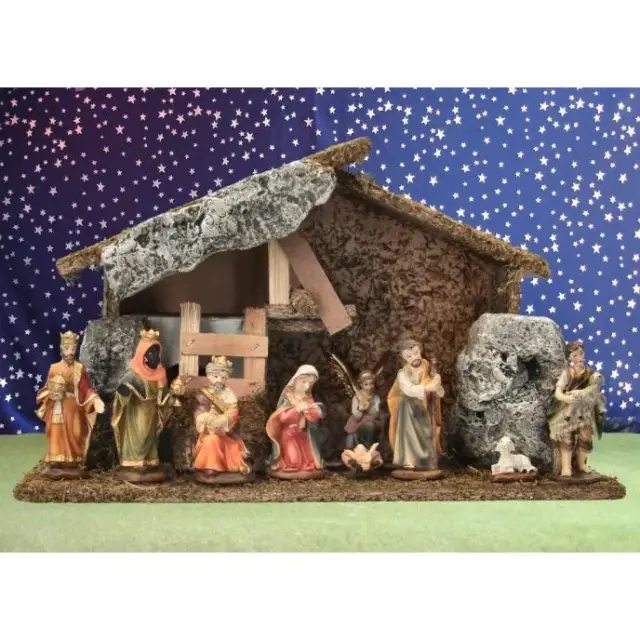 Kerstset : stal (30 x 11.5 x 17 cm) met 11 figuren 7 cm