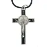 Kruis op koord H Benedictus 5.5 cm Email Zwart