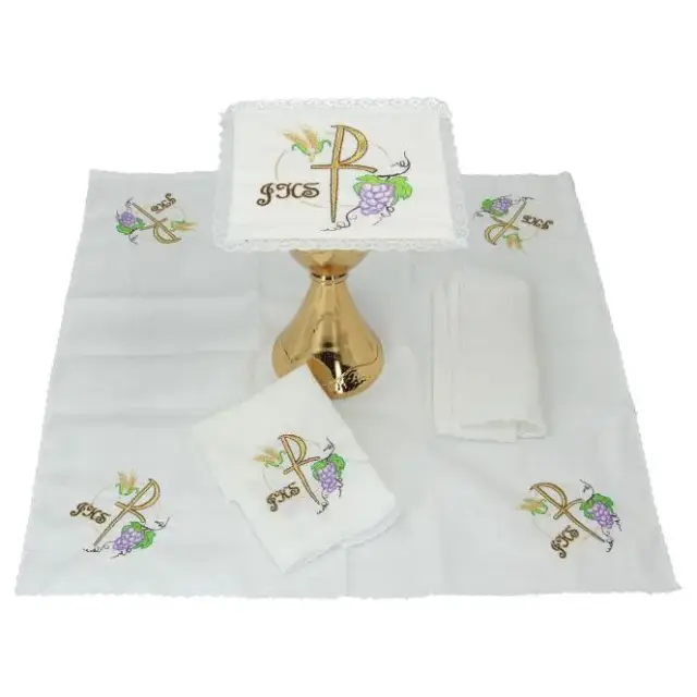 Linge d'autel brodé - 4 pièces