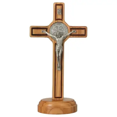 Croix de St Benoit sur base en bois d'olivier