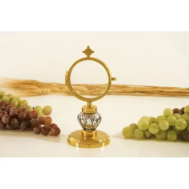 Monstrance H 19 cm diam Int 8.2 Cm