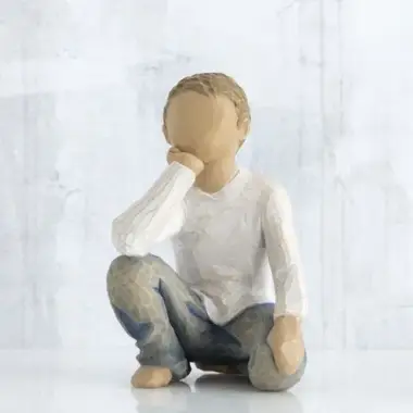 Statuette Willow Tree : Garcon Assis 7.5 Cm - Inquisitive child